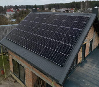 Ką verta žinoti norint įsirengti saulės elektrinę ant stogo?